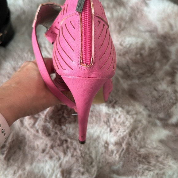 💕Pink Heels 👠 - Picture 3 of 3